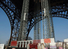 Реконструкция Эйфелевой башни в Париже